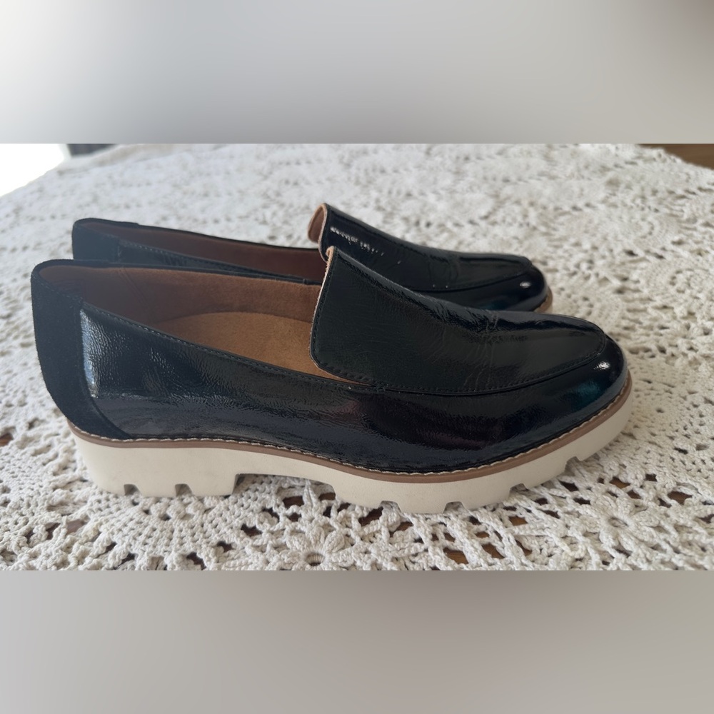 Vionic Women's Kensley Black Patent Leather LoafersNWOT (shoe 15) - Picture 2 of 9